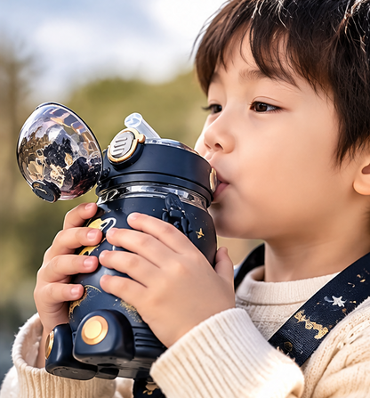Cute Astronaut Rocket Water Bottle with Straw & Adjustable Shoulder Strap – 700ml Large Capacity BPA-Free Kids Water Jug – Portable Space Theme Drinkware for School, Travel & Outdoor Activities